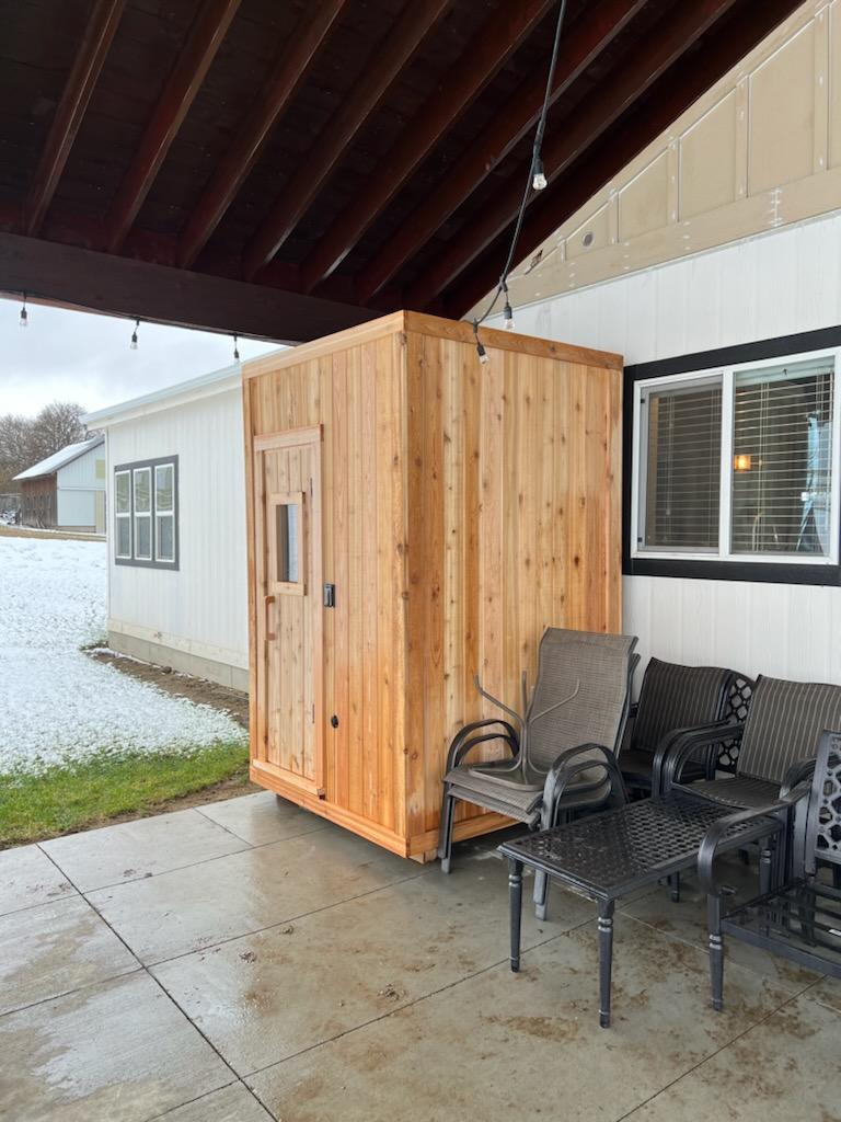 Side view of custom patio sauna by Sauna Fauna.